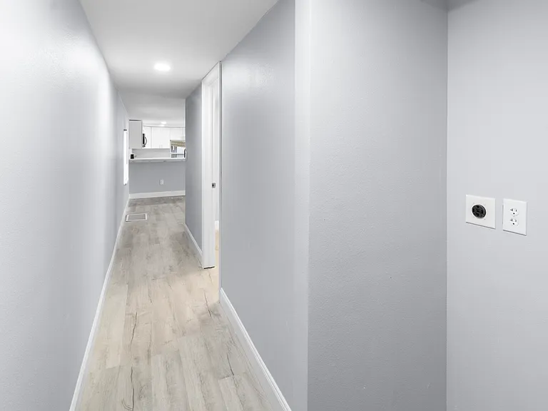 285 Aristides St — Photo 14