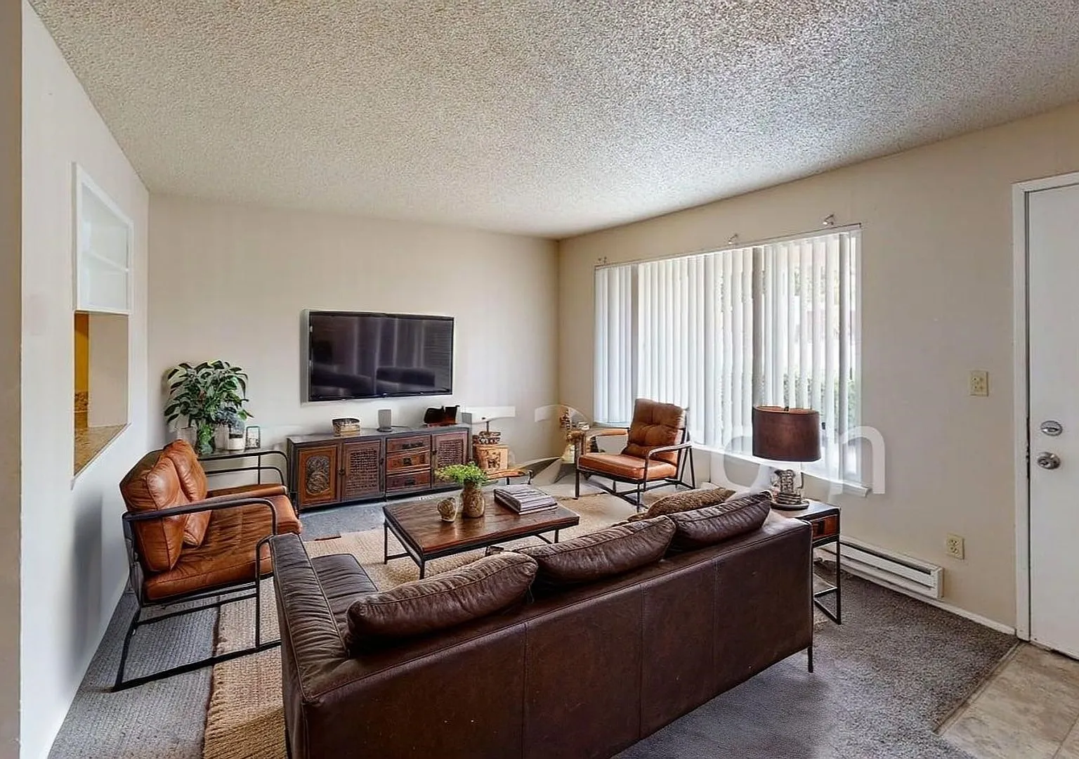 1 Bedroom Ground Floor Apartment — Photo 4