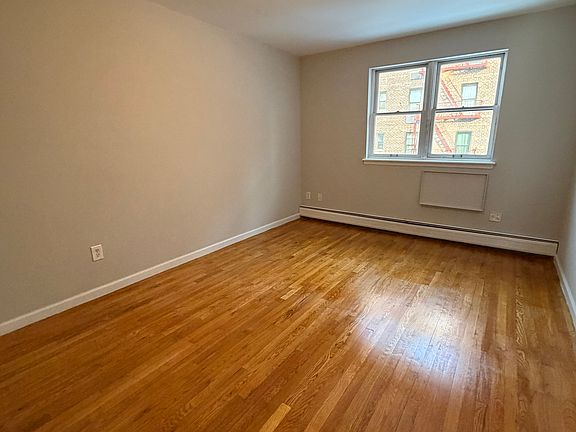 5th image of 2355 E 13th St APT 2