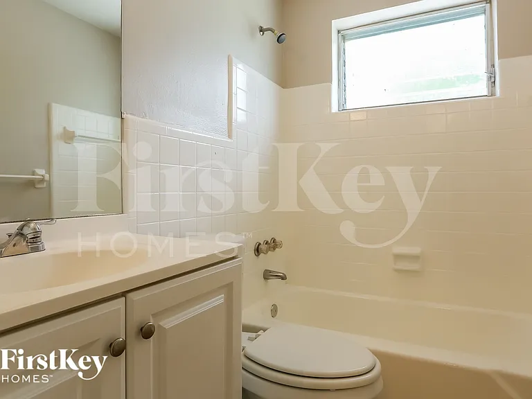 1901 SW 67th Ter — Photo 13