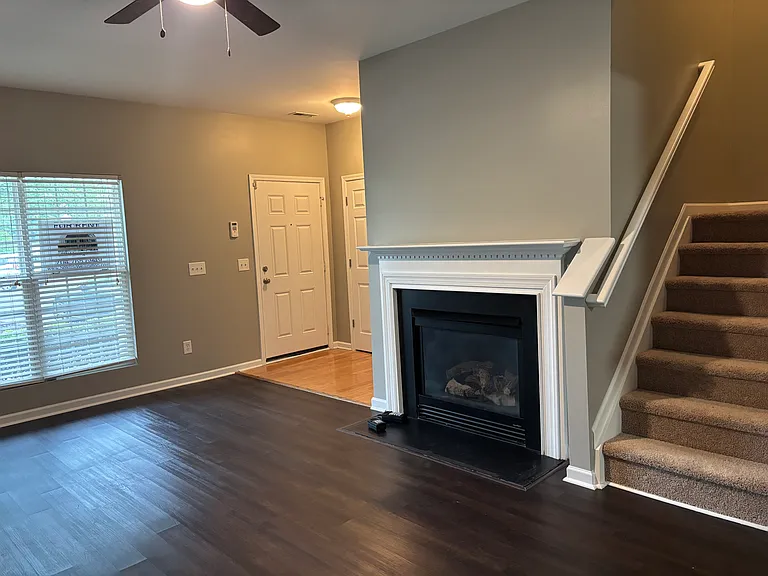 18 Sharpstone Ln — Photo 2