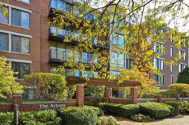 1st image of 1633 2nd St APT 203