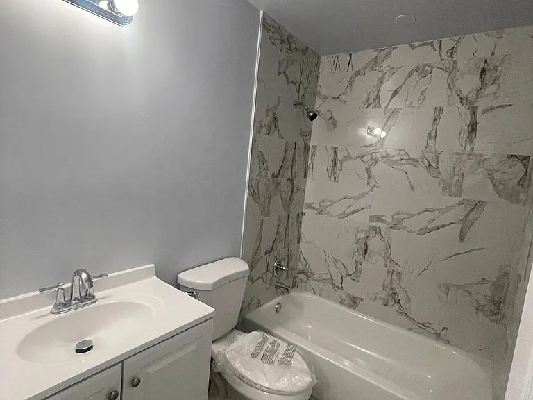 780 NE 46th Ct — Photo 2