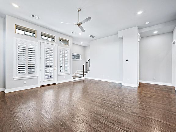 4th image of 4226 Roseland Ave