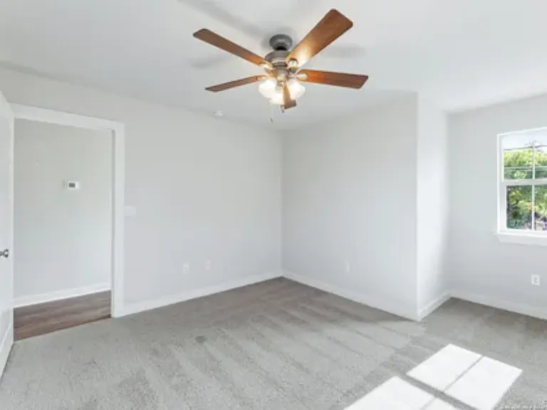 810 S Walters St #102 — Photo 3
