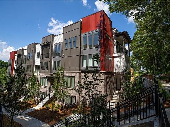 EXTERIOR PHOTOGRAPH of one building in community. Edgewood floor plan LOT 1506 is always a 3-story