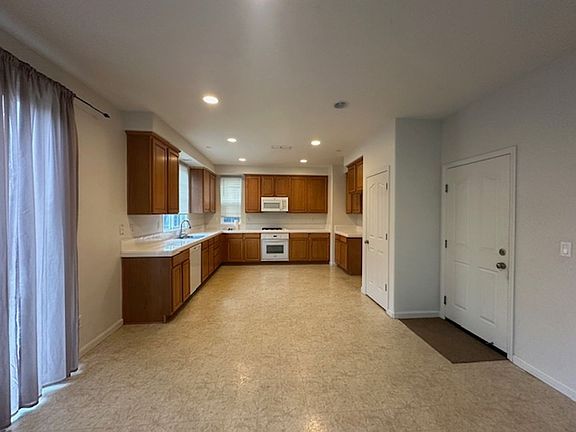 5th image of 2780 Garrett Pl