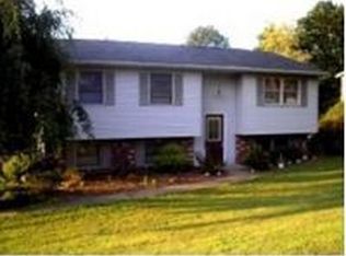2555 Nottinghamshire Dr, Zanesville, OH 43701