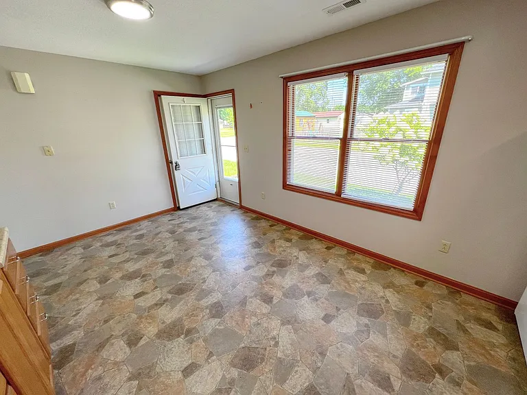 681 Maple Ave — Photo 28