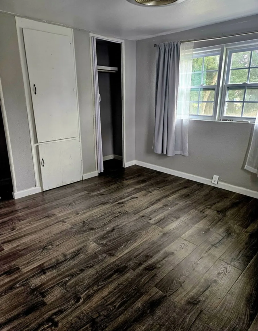 3 bed, 2.0 bath, 923 sqft, $1,300 — Photo 1