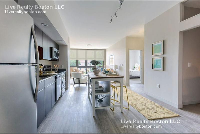 2nd image of 91 Brainerd Rd #Aa