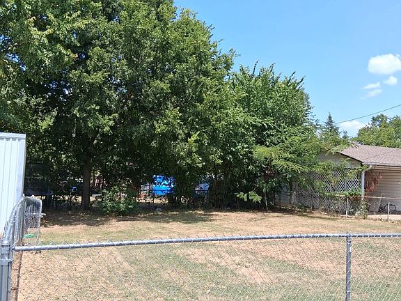 Huge fenced Yard