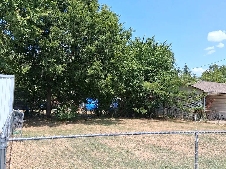 Huge fenced Yard