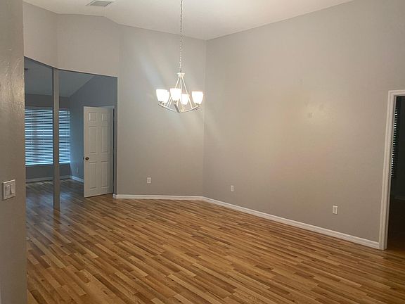 3rd image of 1506 Argyle Dr