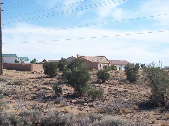 4th image of 2050 Pawnee Dr