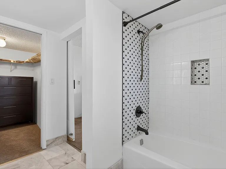 3960 Oaks Clubhouse Dr #512 — Photo 12