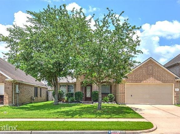 2nd image of 2105 Woodlands Dr