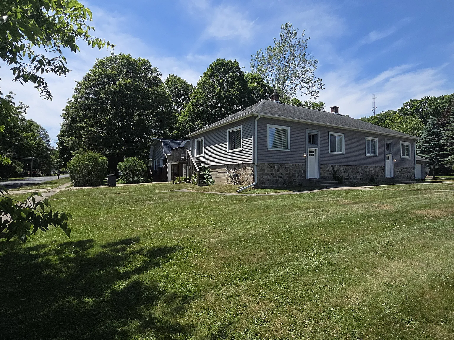 3 bed, 1150 sqft, $1,600 — Photo 2