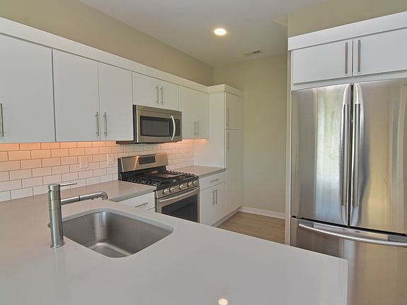 4th image of 15 Crosby Park Dr