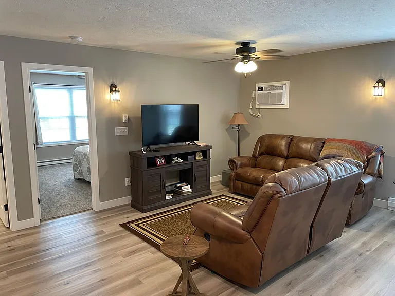 100 Main St #4 — Photo 14