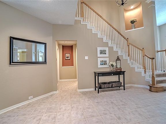 3rd image of 940 Southwood Dr