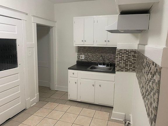 3rd image of 1593 Waverly Ave
