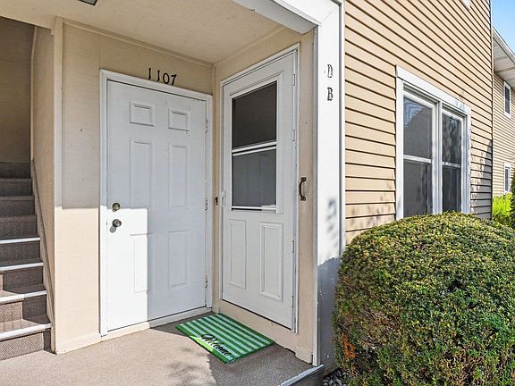 3rd image of 1107 Court Ln APT B