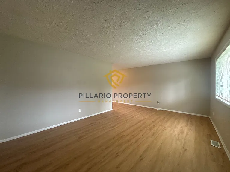 1112 Earhart St — Photo 8