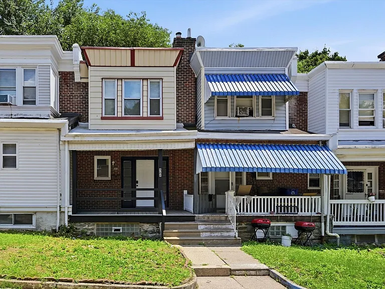 484 E Penn St — Photo 13