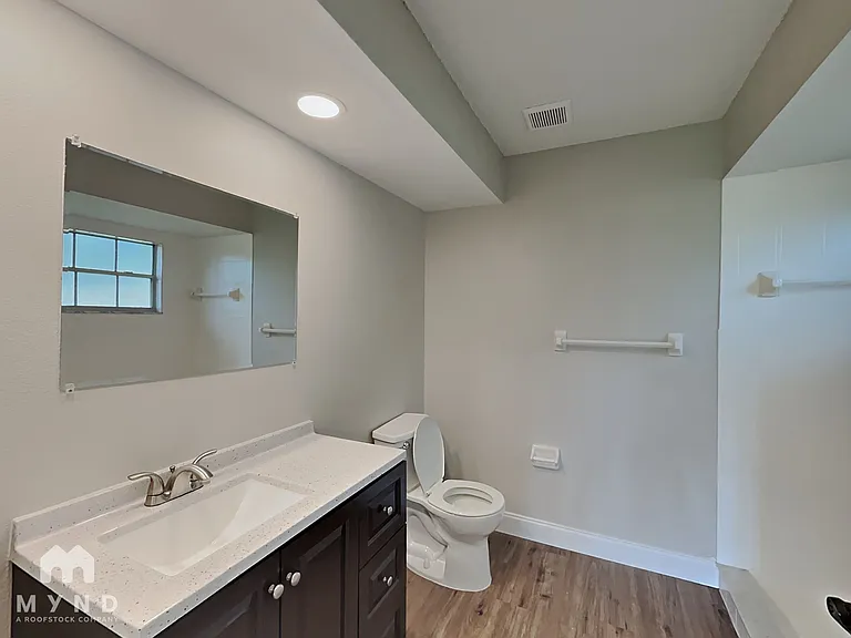 2069 Banbury Ln — Photo 9