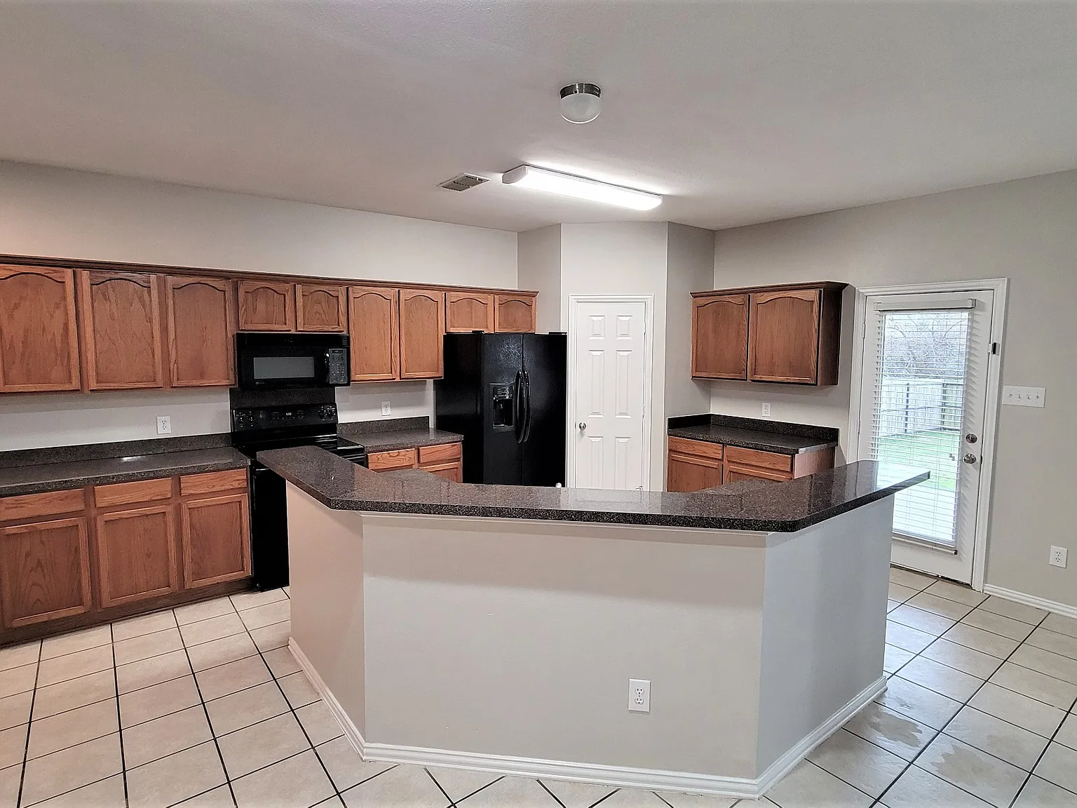3 bed, 1646 sqft, $1,995 — Photo 4