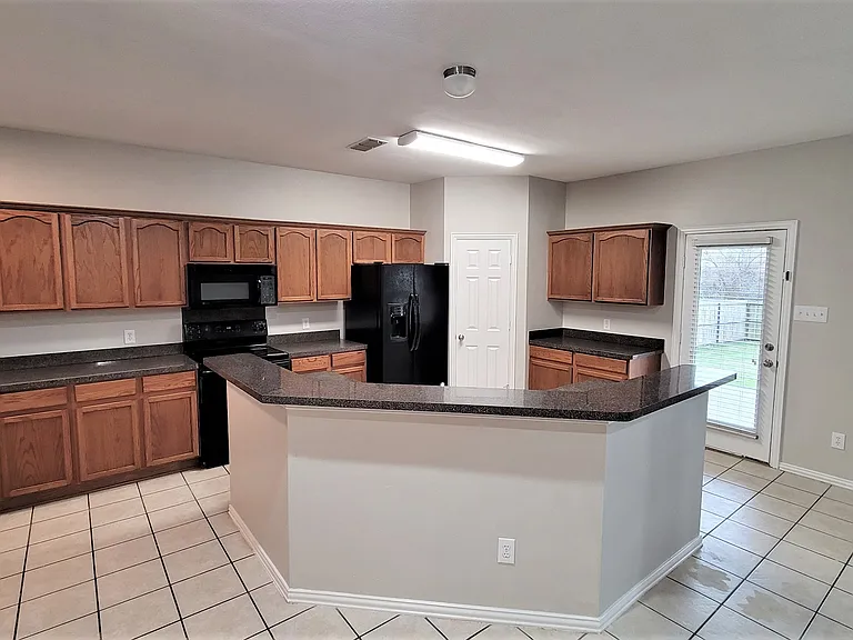 3408 Columbus St — Photo 4