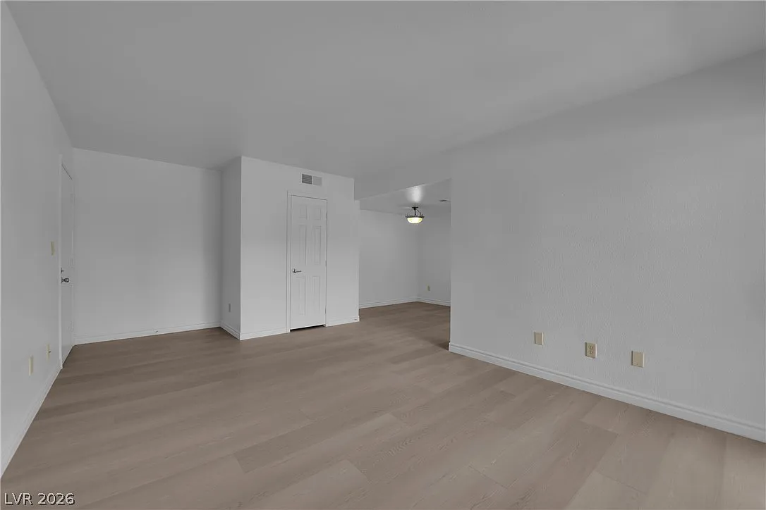 1 bed, 1.0 bath, 700 sqft, $1,200 — Photo 2