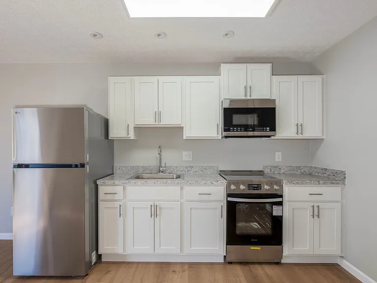 University Commons Apartments — Photo 12