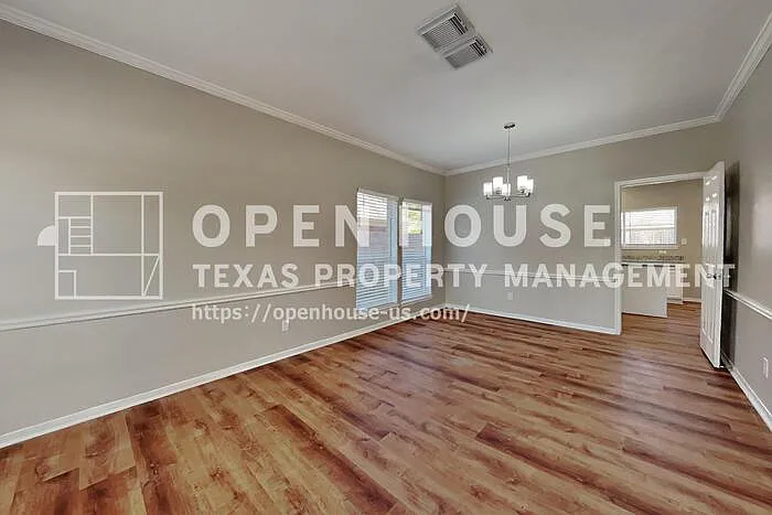 5 bed, 2.5 bath, 2555 sqft, $2,150 — Photo 3