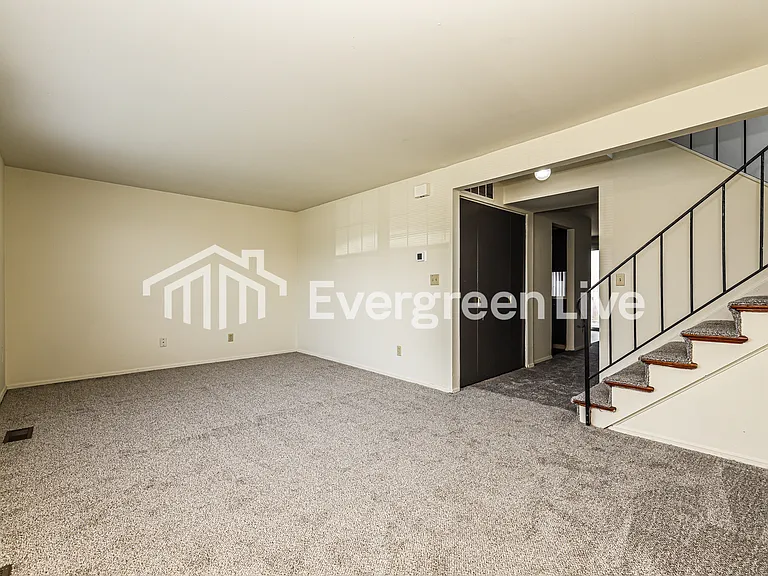 7566 Mount Hood Dr — Photo 4