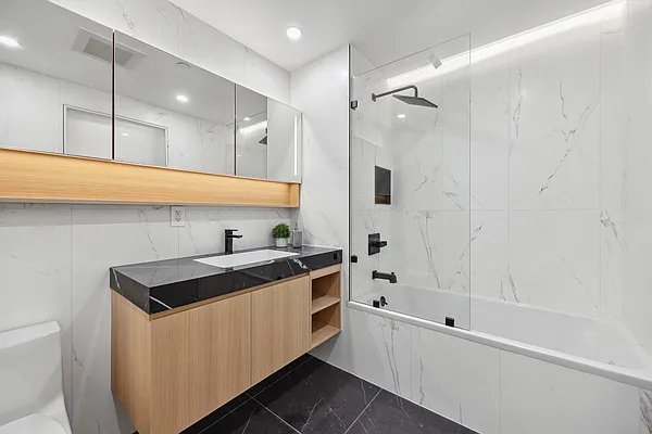 Bathroom, photo 1