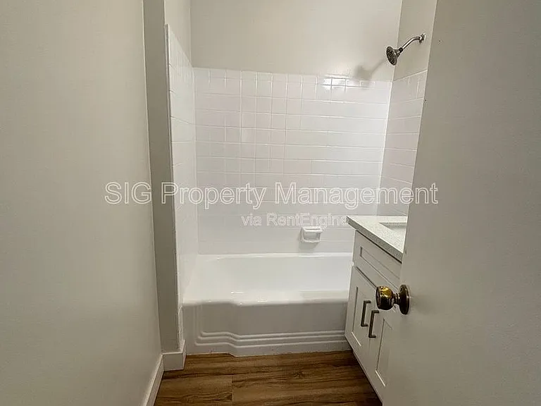 10424 Parr Ave #D — Photo 8