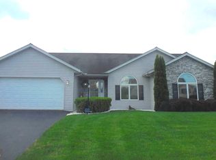 1114 Hunters Chase Ln, Lebanon, PA 17046