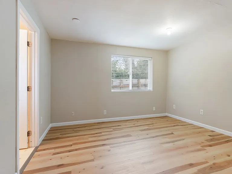 6028 NE Ainsworth St #D — Photo 8