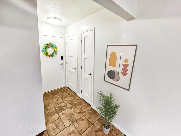 Sixth Street Apartments — Photo 18