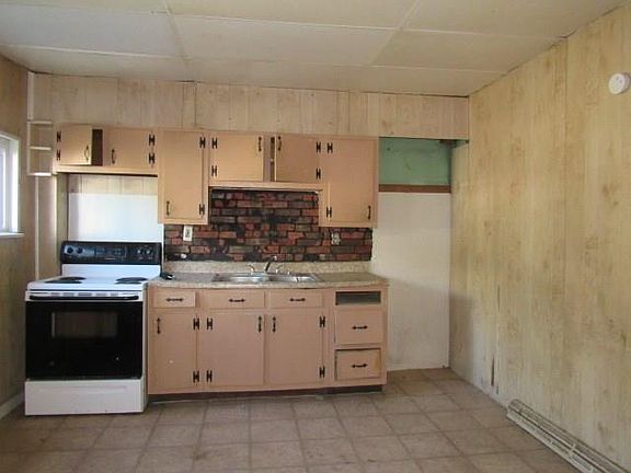 4th image of 233 Water St