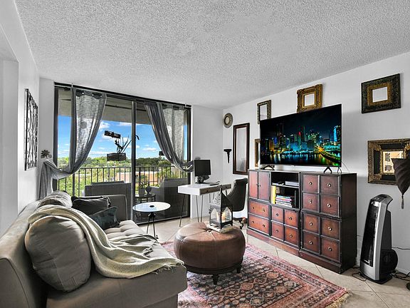 4th image of 6190 Woodlands Boulevard #512