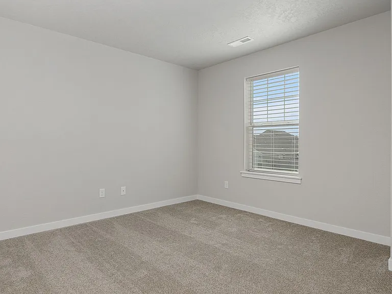 678 E Taper St — Photo 17