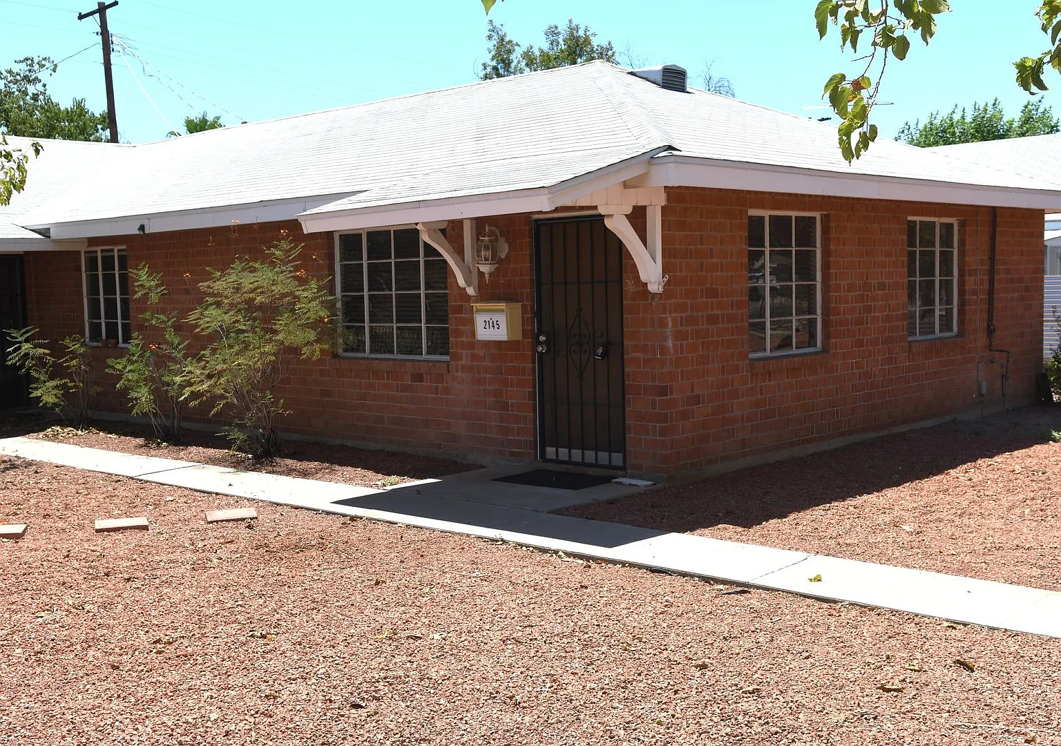 Ideal 2 Br 1 Ba 1 Car Detached Garage Duplex Near 22nd St and Osborn in Phoenix — Photo 1