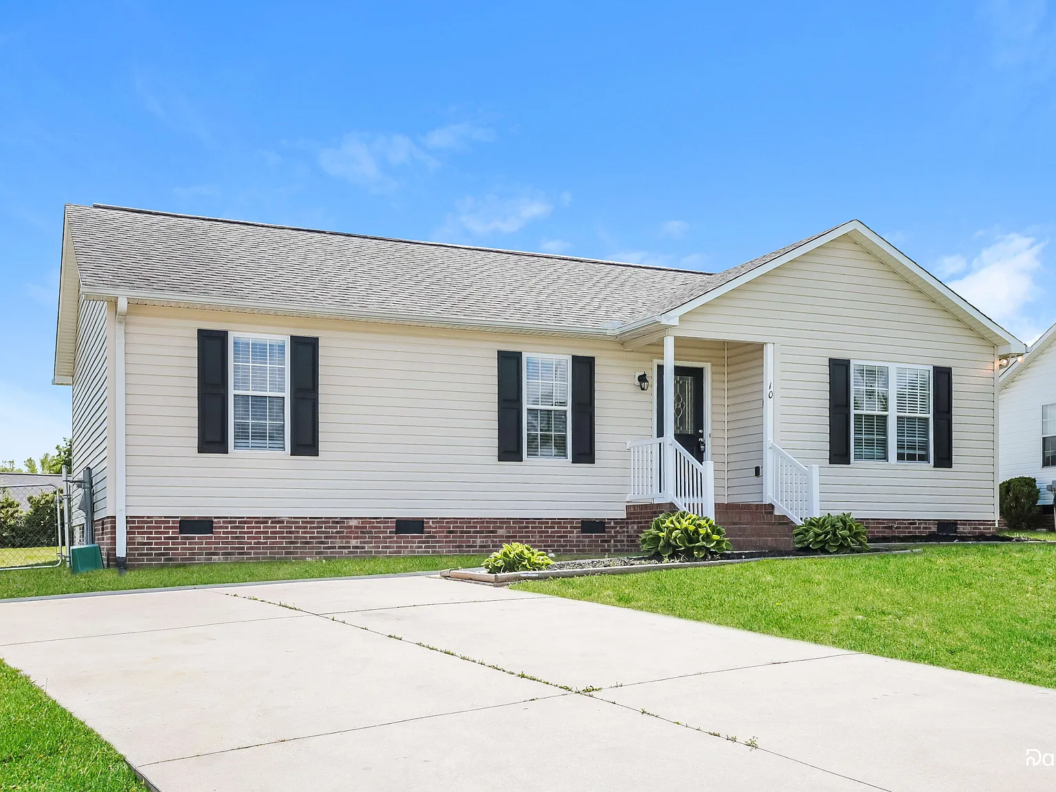 3 bed, 2.0 bath, 1230 sqft, $1,835 — Photo 2