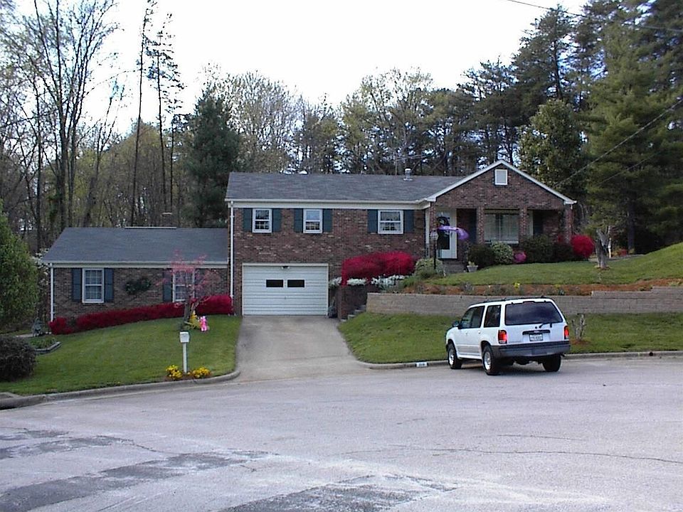 front in quiet culdasac