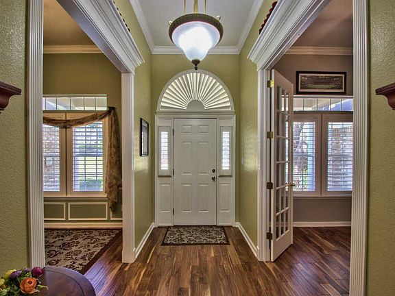 3rd image of 983 Watersview Dr