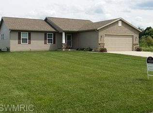 1328 Alivia Dr, Plainwell, MI 49080
