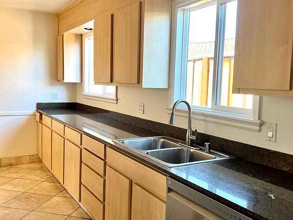 3rd image of 4987 Northlawn Dr